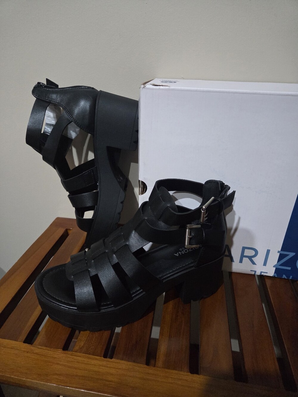 Arizona Glen Black Women's Strappy Block Heel Sandals SIze 9 NEW